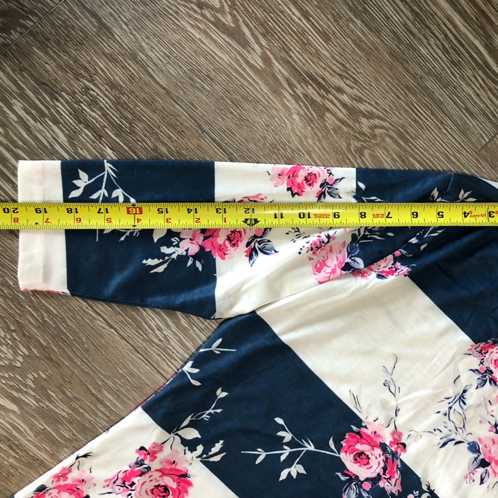 Ceasikery Women’s 3/4 Length Sleeve Top - Picture 5 of 8